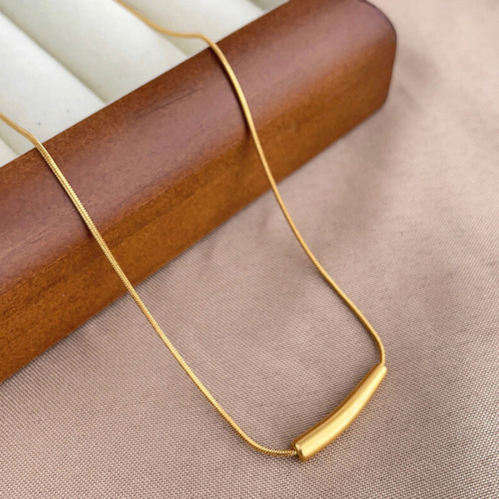 Minimalistic Teardrop Necklace