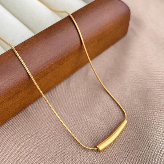 Minimalistic Teardrop Necklace